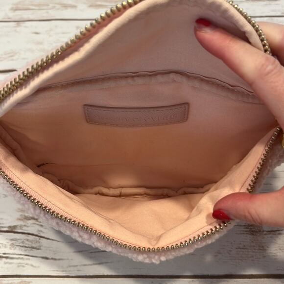 Stoney Clover Lane Sherpa Cozy Rose Fanny Pack with Blanc Glitter Heart - Picture 7 of 13